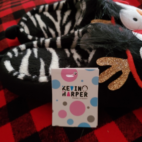 🌲4 for $25 🌲Unisex NEW Kids Christmas Slippers - Picture 4 of 4